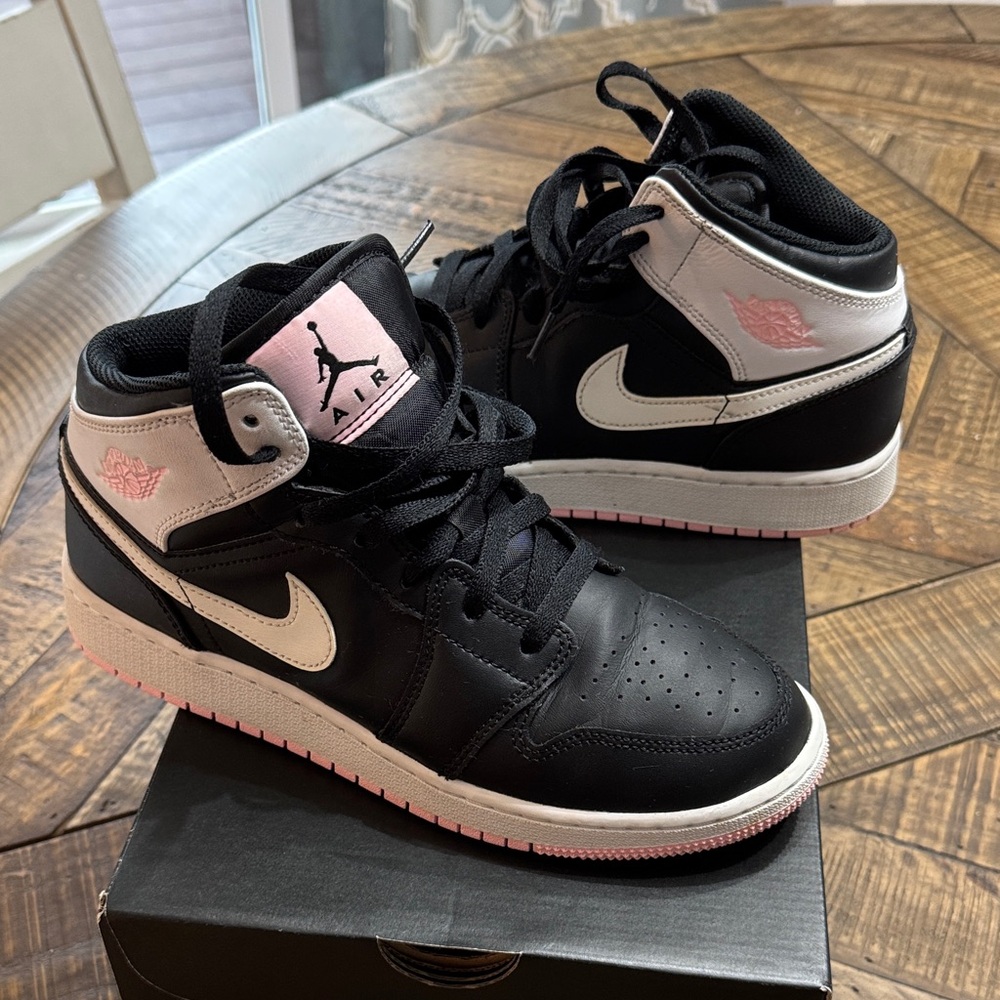 Air Jordan 1 Mid (GS) Kids' Black and Light Pink Sneakers